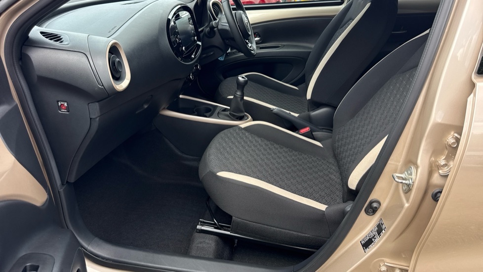 Toyota Aygo X Edge Beige #5