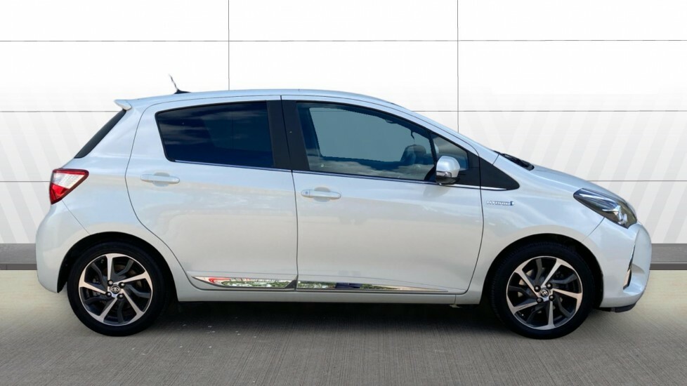 Toyota Yaris Excel White #5