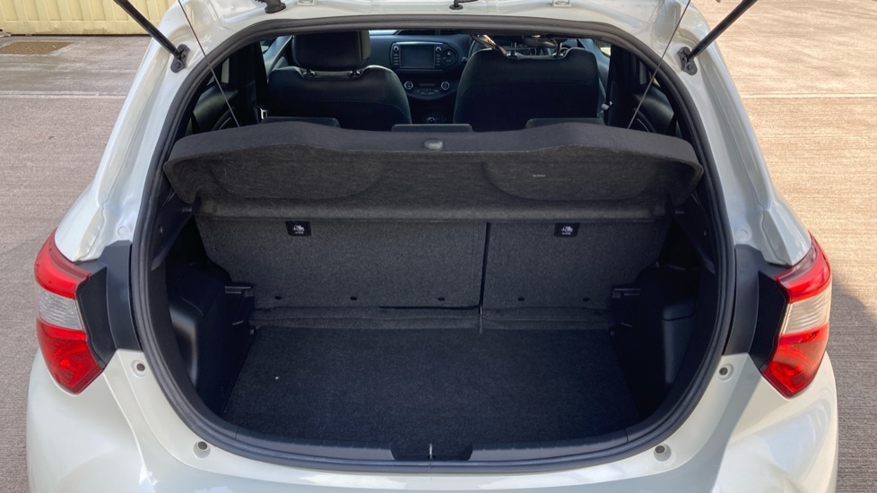 Toyota Yaris Excel White #4