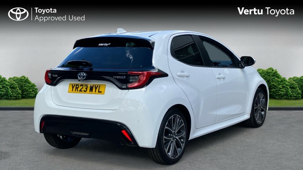 Toyota Yaris Excel White #2