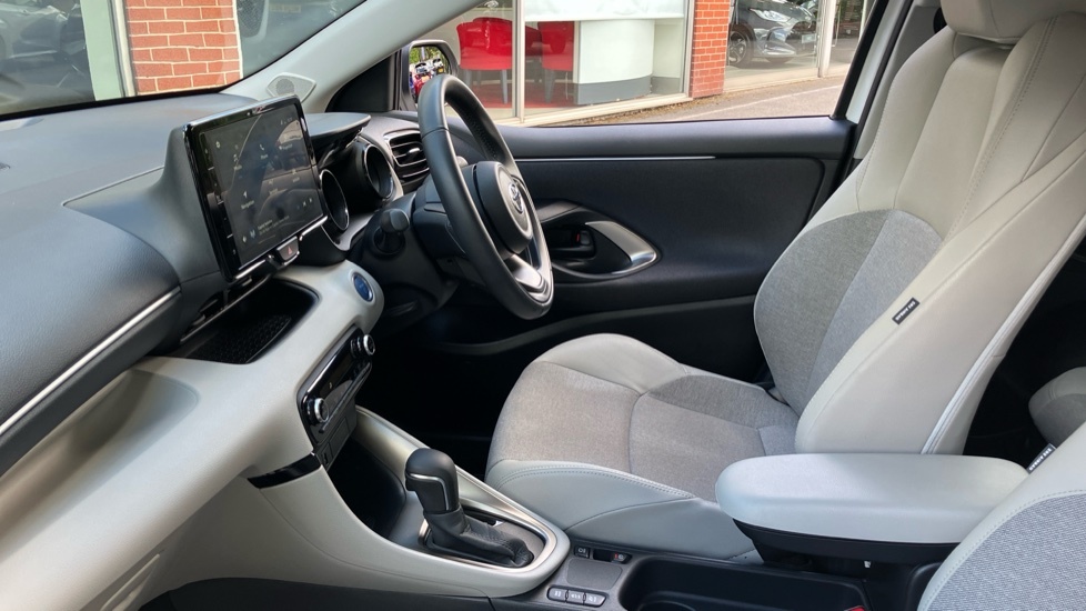 Toyota Yaris Excel White #5