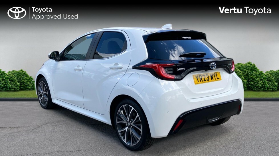 Toyota Yaris Excel White #4