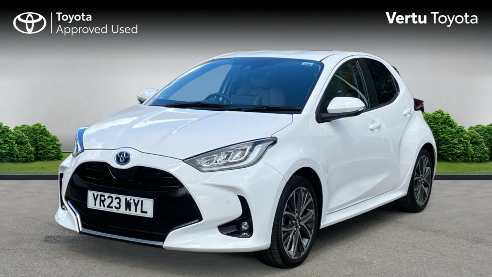 Toyota Yaris Excel White #3