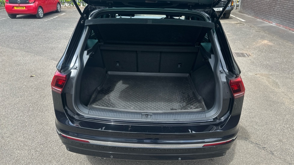 Volkswagen Tiguan R-line Black #4