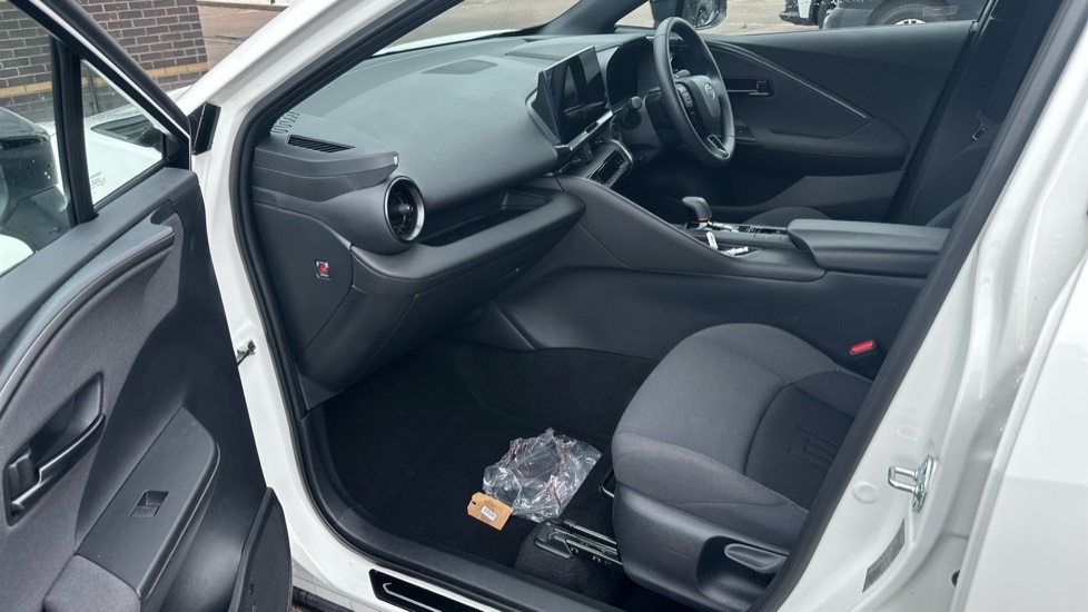 Toyota C-Hr Design FG25EYK White #5