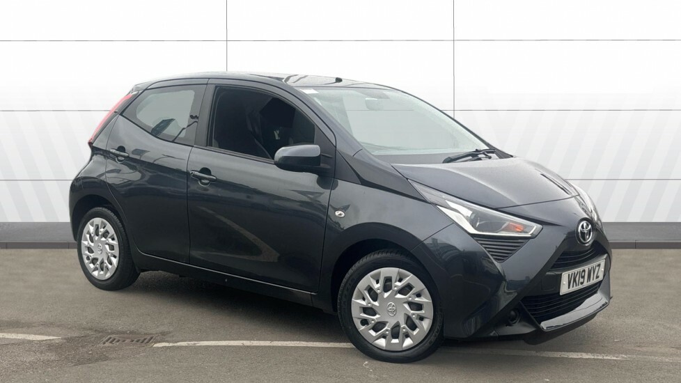 Toyota Aygo X X-play Grey