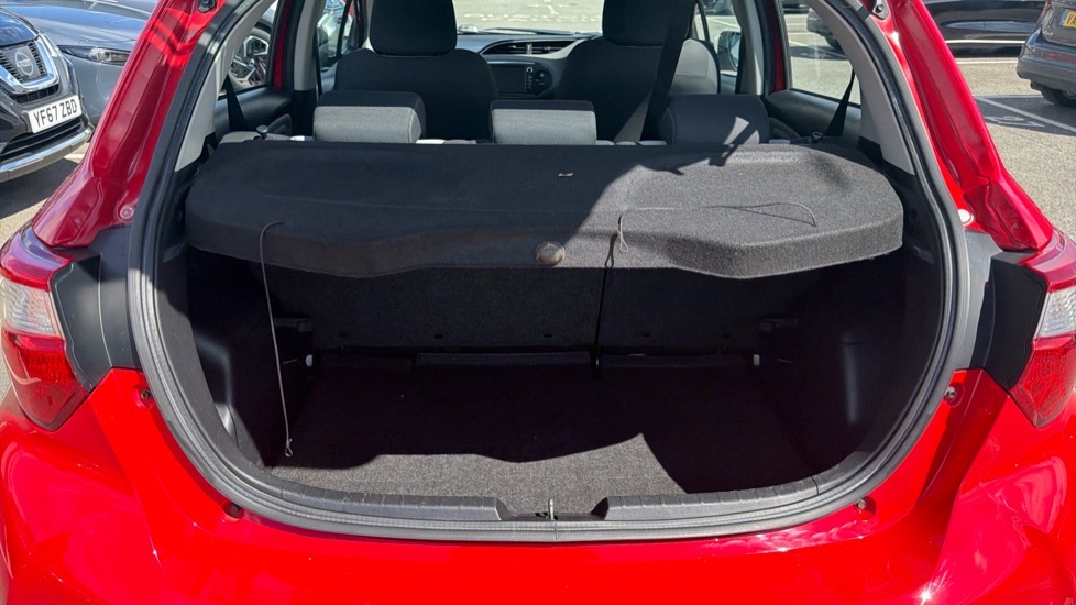 Toyota Yaris Icon Red #4