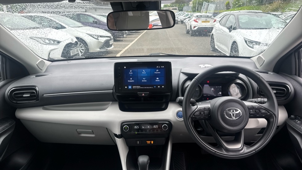 Toyota Yaris Excel White #6
