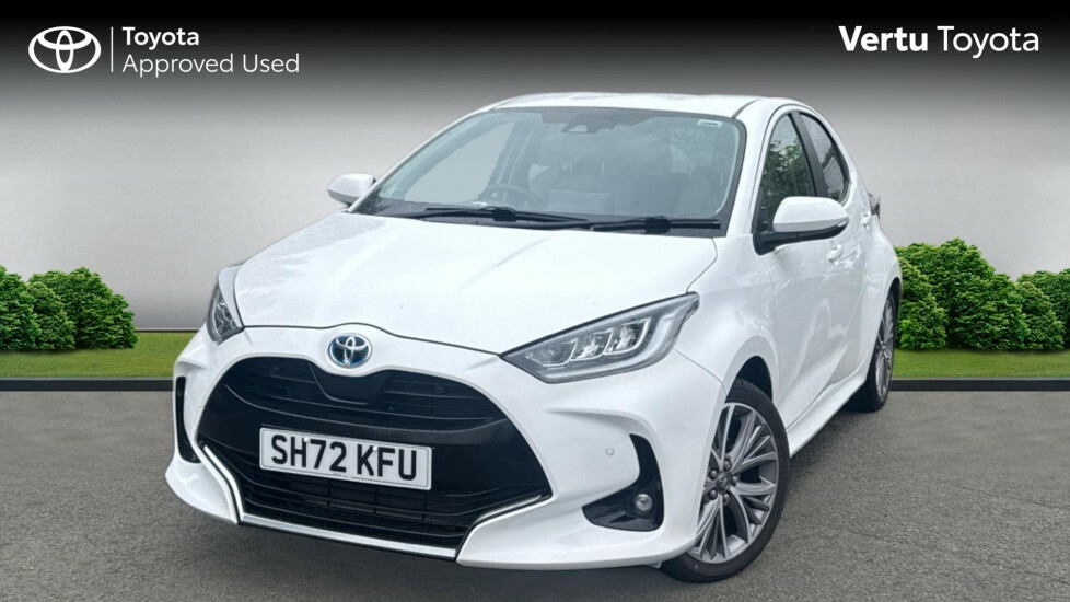 Toyota Yaris Excel White #3