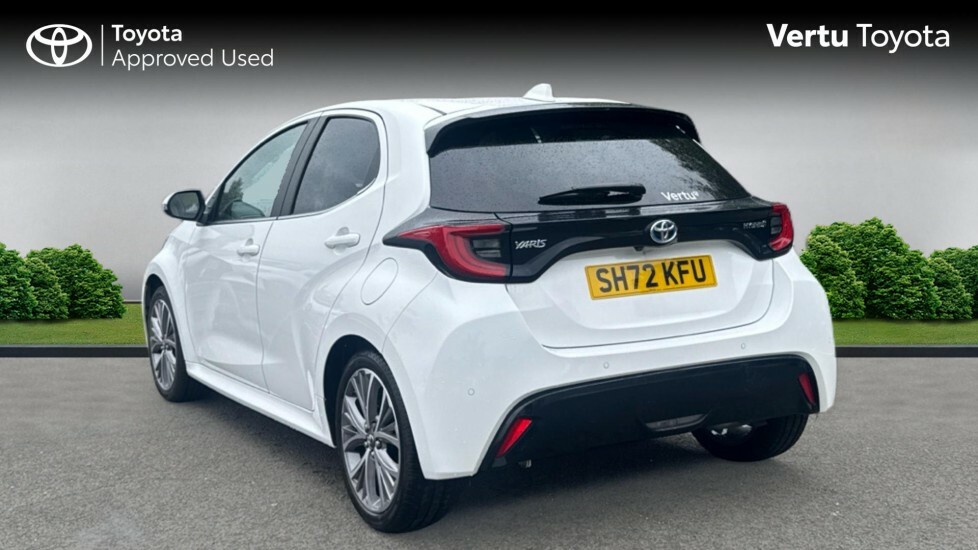 Toyota Yaris Excel White #4