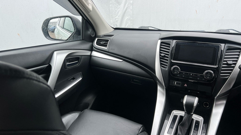 Mitsubishi Shogun Sport D 4 Grey #14