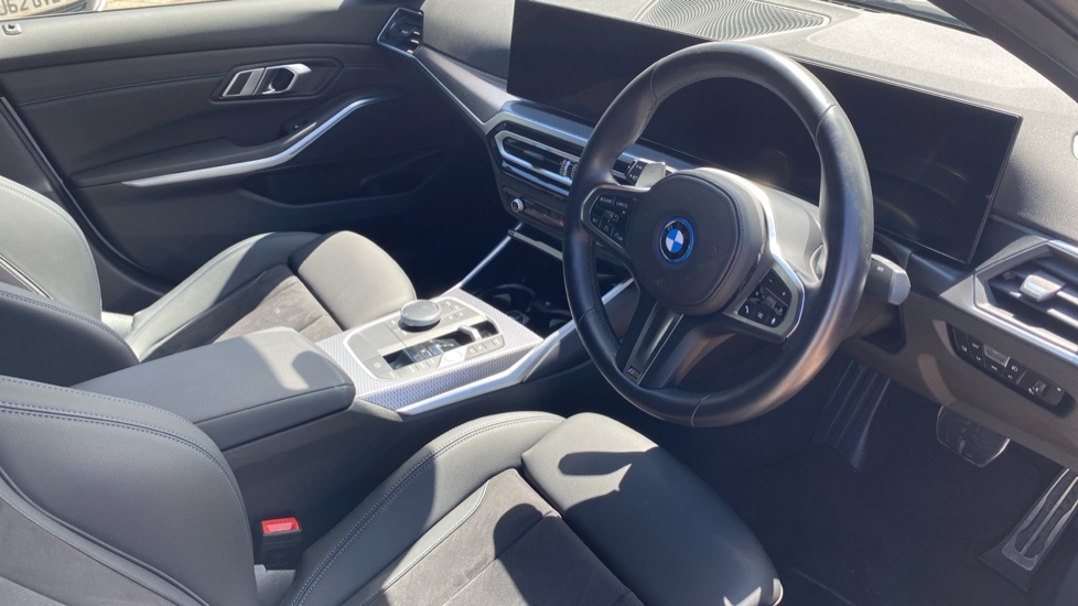 BMW 3 Series M Sport YK73BZF White #6