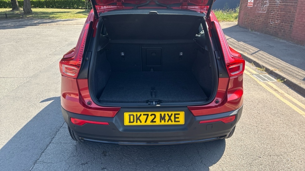 Volvo XC40 Plus Red #4