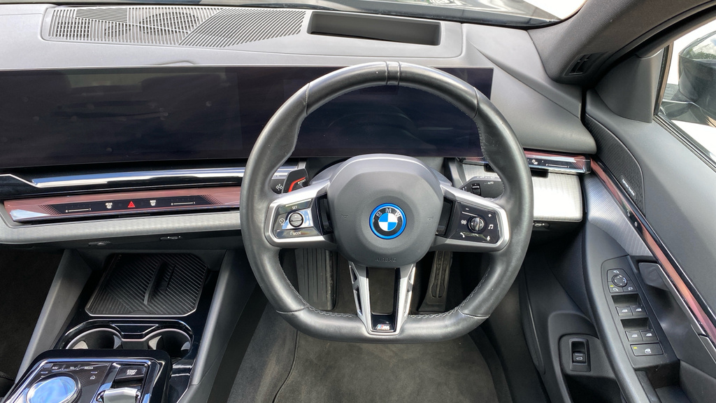 BMW i5 M Sport Pro Black #5