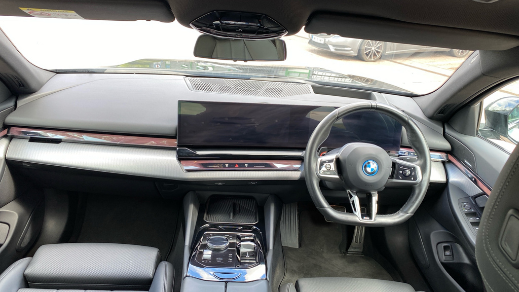 BMW i5 M Sport Pro Black #4