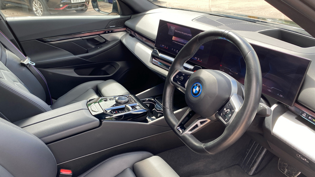 BMW i5 M Sport Pro Black #6