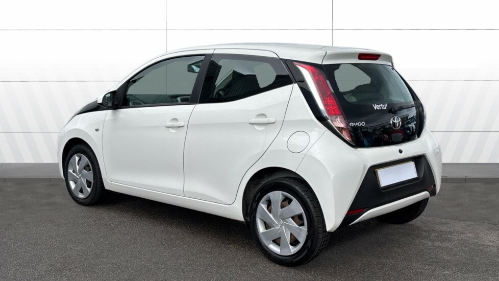 Toyota Aygo X X-play White #2