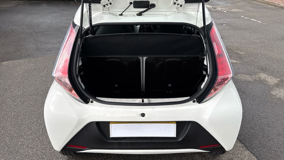 Toyota Aygo X X-play White #4