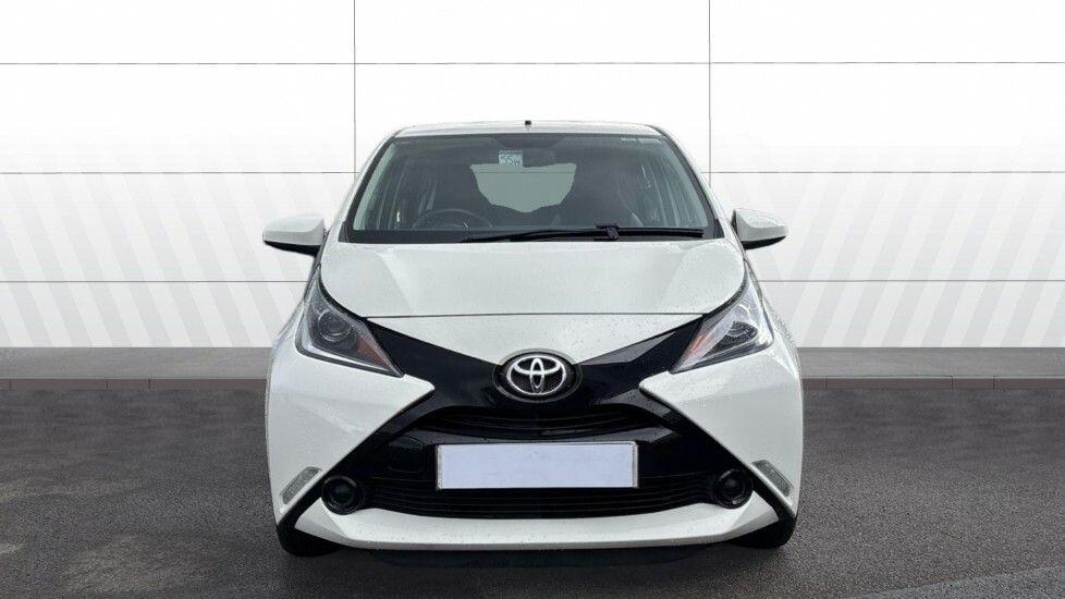 Toyota Aygo X X-play White #3