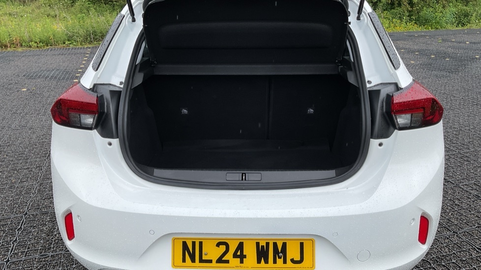 Vauxhall Corsa Design White #4