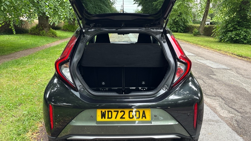 Toyota Aygo X Exclusive Green #4