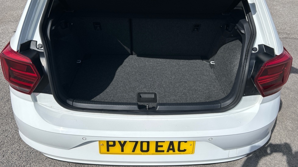 Volkswagen Polo Match White #4