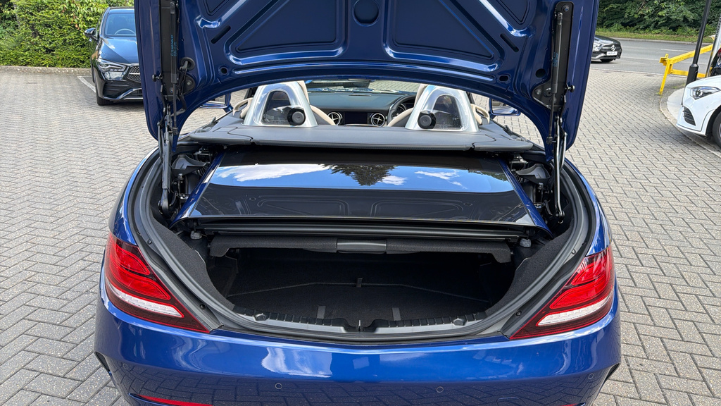 Mercedes-Benz SLC Amg Line Blue #4