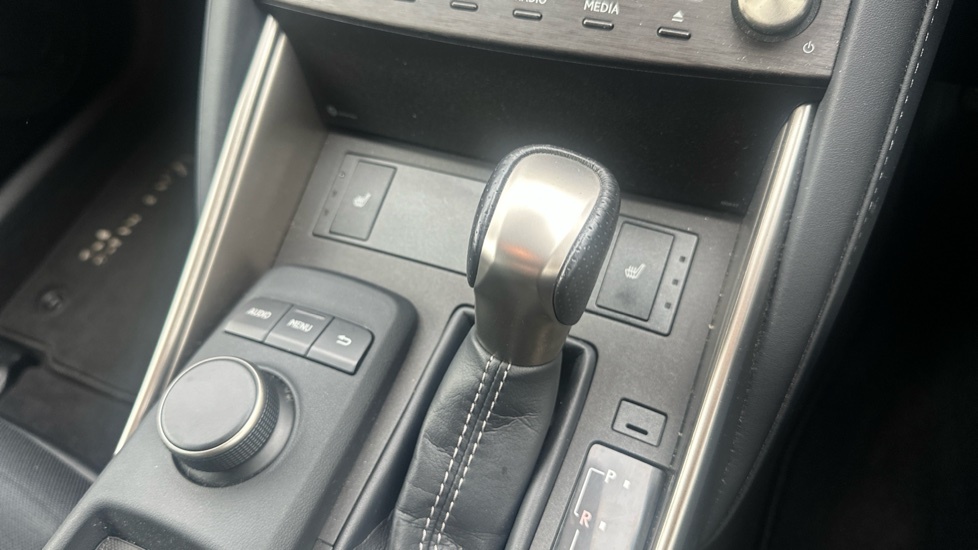 Lexus IS 300H 2.5 223 Bhp F-sport Navigation E-cvt #40
