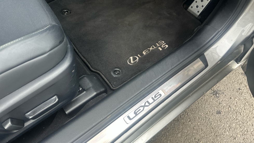 Lexus IS 300H 2.5 223 Bhp F-sport Navigation E-cvt #39