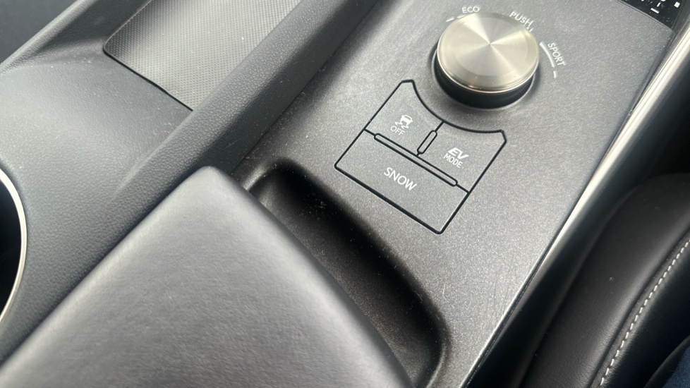 Lexus IS 300H 2.5 223 Bhp F-sport Navigation E-cvt #43