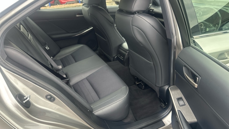 Lexus IS 300H 2.5 223 Bhp F-sport Navigation E-cvt #16