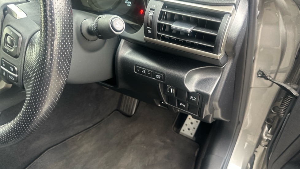 Lexus IS 300H 2.5 223 Bhp F-sport Navigation E-cvt #37