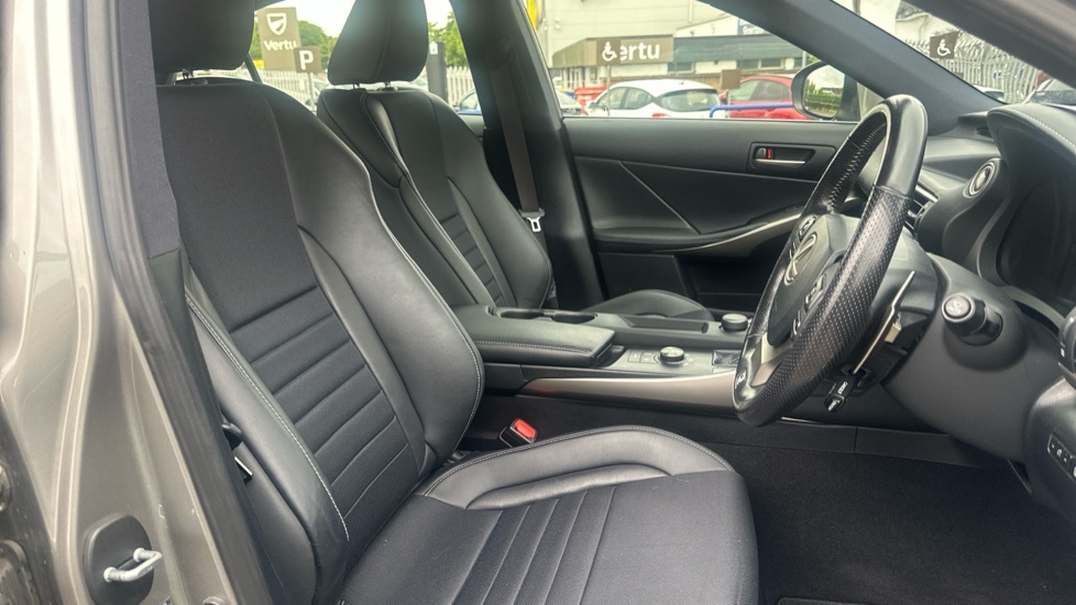Lexus IS 300H 2.5 223 Bhp F-sport Navigation E-cvt #9