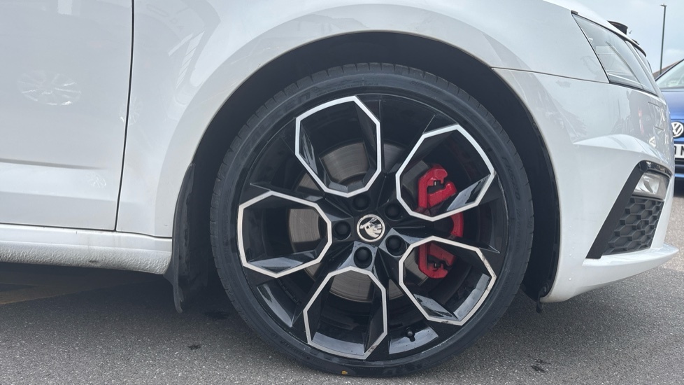 Skoda Octavia Vrs Challenge White #5