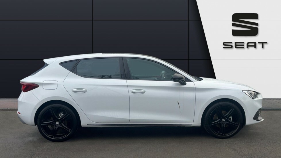 Seat Leon Fr Black Edition White #4