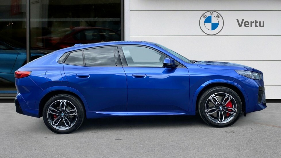 BMW iX2 M Sport WF26MWX Blue #3