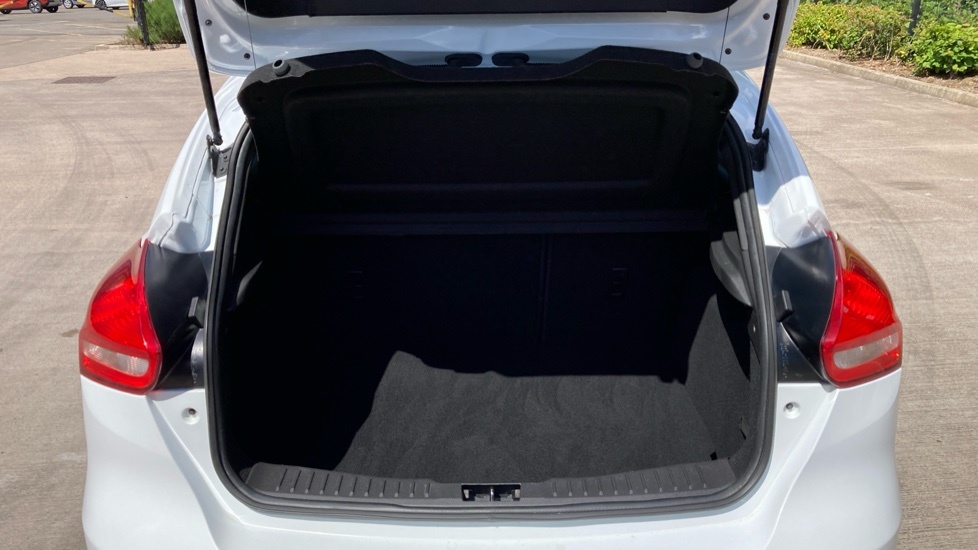 Ford Focus St-line NV18GJG White #4