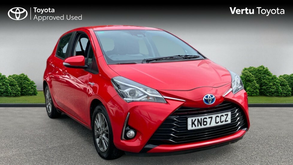 Toyota Yaris Icon White