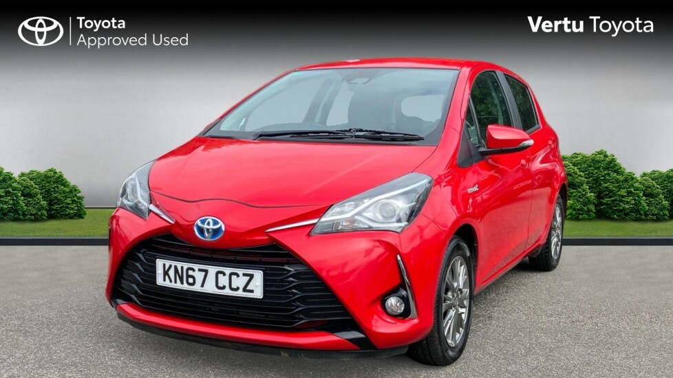 Toyota Yaris Icon White #3