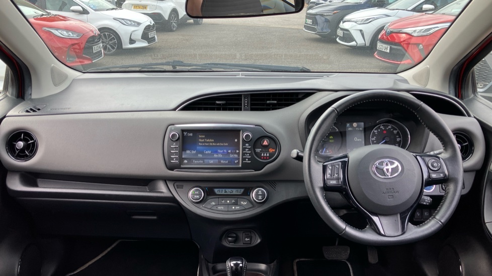 Toyota Yaris Icon White #6