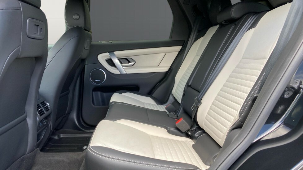 Land Rover Discovery Sport Landmark Black #4