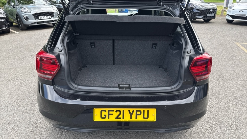 Volkswagen Polo Match Black #4