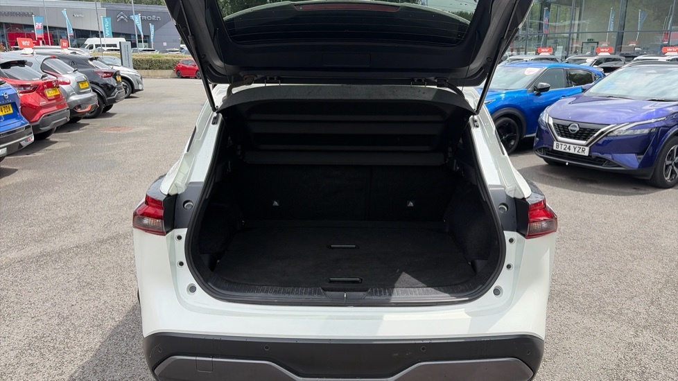 Nissan Qashqai N-connecta HJ72XMG White #4