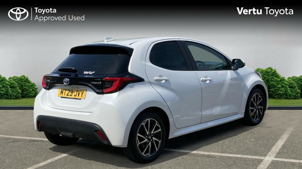 Toyota Yaris Design MT23JVY White #2