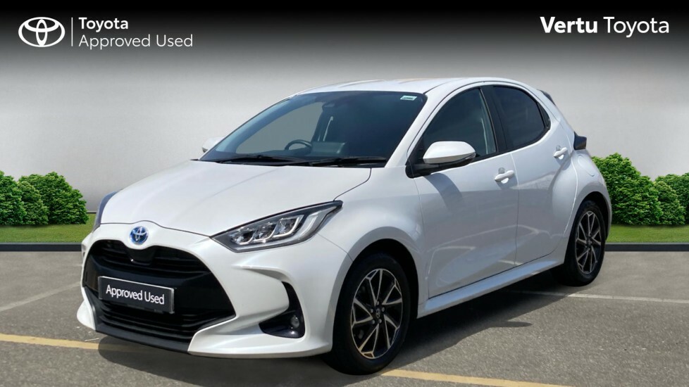 Toyota Yaris Design MT23JVY White #3