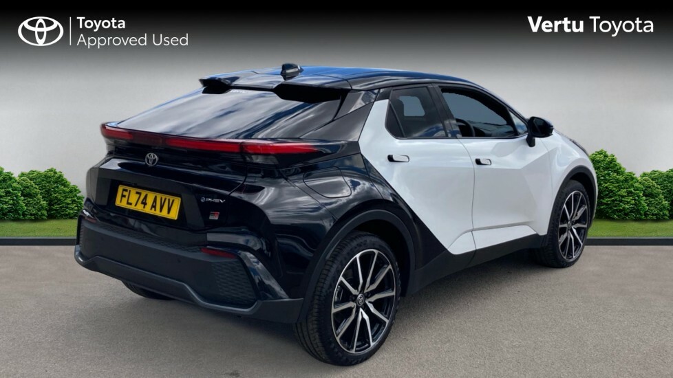Toyota C-Hr Gr Sport FL74AVV White #2