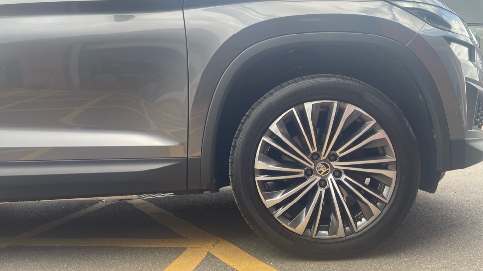 Skoda Kodiaq Se L Executive YT23LJA Grey #5