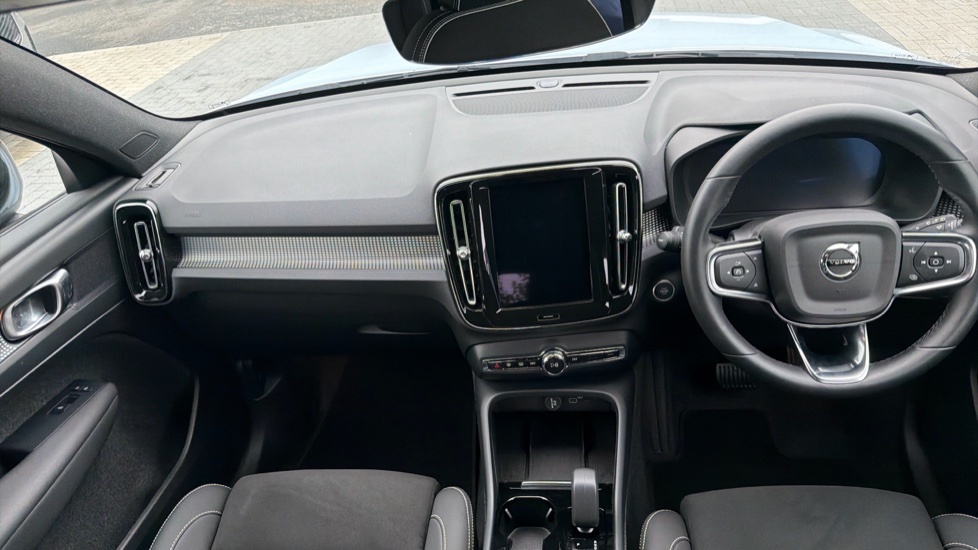 Volvo XC40 Plus Blue #5