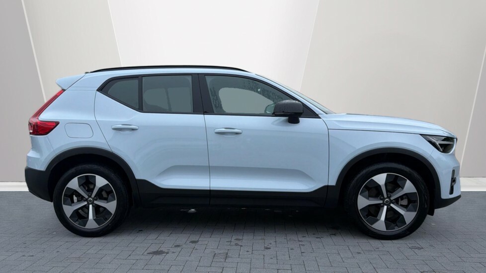Volvo XC40 Plus Blue #3