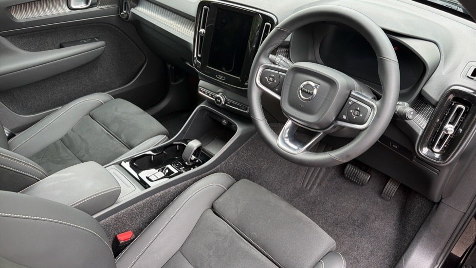 Volvo XC40 Ultra Black Edition RV25WNO Black #4